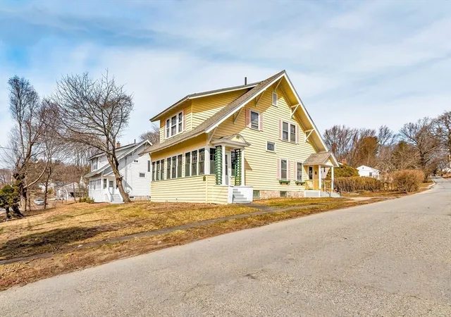 Photo 3 of Single family home for sale at 219 Pelham St, Methuen, MA 01844 | MLS# 73544656 | Listing updated on 2026-09-11