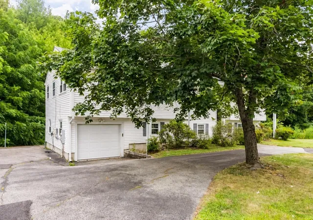 3rd image of 14 Olde Berry Road, Andover, MA 01810 | MLS# 73553759
