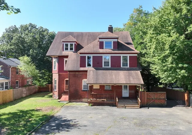 3rd image of 171 Dartmouth Ter, Springfield, MA 01109 | MLS# 73563485