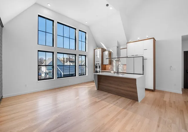 2nd image of 11 Boynton St #203, Swampscott, MA 01907 | MLS# 73555687