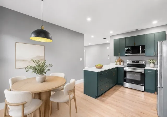 3rd image of 1 Boylston Pl #3, Jamaica Plain, MA 02130 | MLS# 73550740