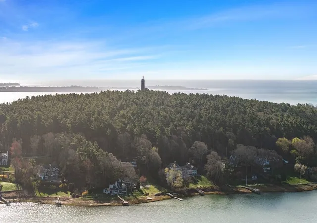 Homes for sale in Duxbury, MA | 80 Humphreys Lane, Duxbury, MA 02332 | Houzeo