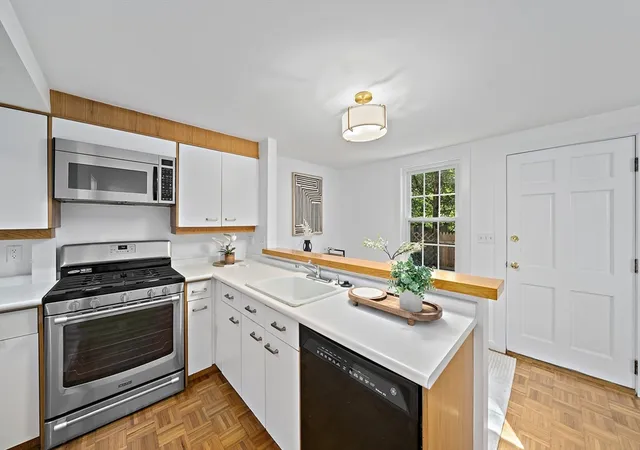 5th image of 312 Hunnewell Street #1, Needham Heights, MA 02494 | MLS# 73547703