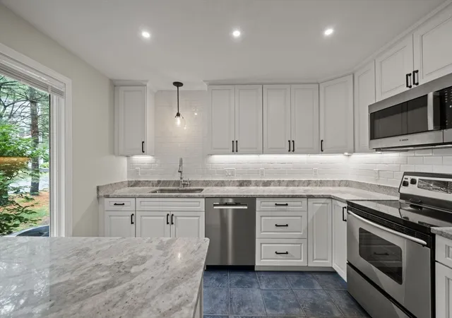 3rd image of 8 Country Meadow Rd #8, Haverhill, MA 01832 | MLS# 73559830