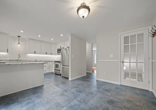 5th image of 8 Country Meadow Rd #8, Haverhill, MA 01832 | MLS# 73559830