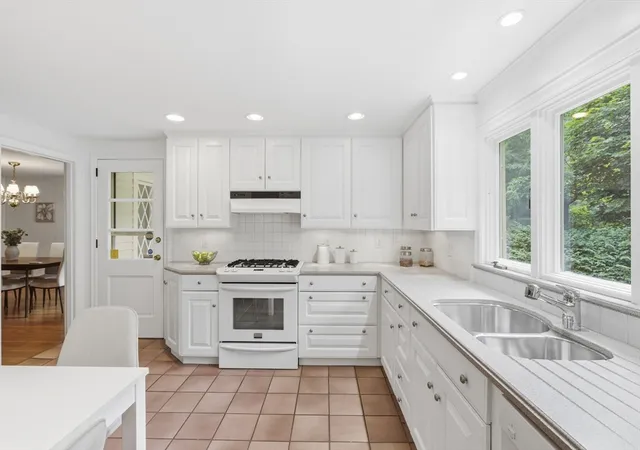 3rd image of 203 E Riding Dr, Carlisle, MA 01741 | MLS# 73538542