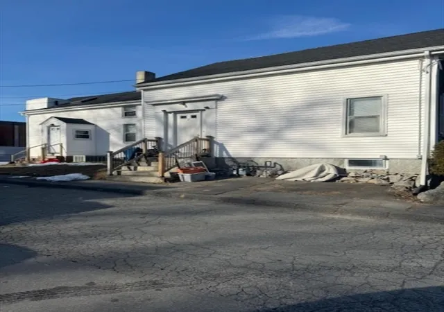 3rd image of 2157 Acushnet Ave, New Bedford, MA 02745 | MLS# 73505916