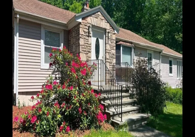 Photo 1 of Single family home for sale at 7 West Hl Ter, Worcester, MA 01609 | MLS# 73564936 | Listing updated on 2026-09-10