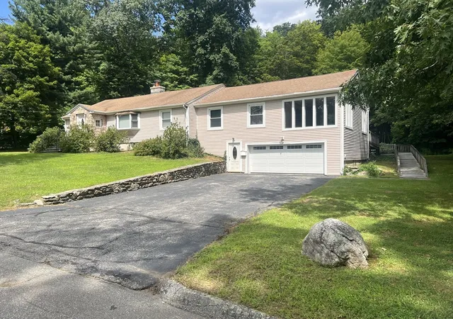 Photo 2 of Single family home for sale at 7 West Hl Ter, Worcester, MA 01609 | MLS# 73564936 | Listing updated on 2026-09-10