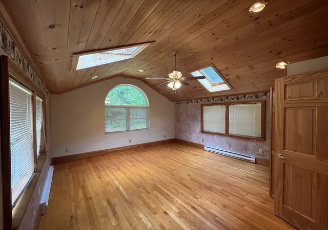 Photo 4 of Single family home for sale at 7 West Hl Ter, Worcester, MA 01609 | MLS# 73564936 | Listing updated on 2026-09-10