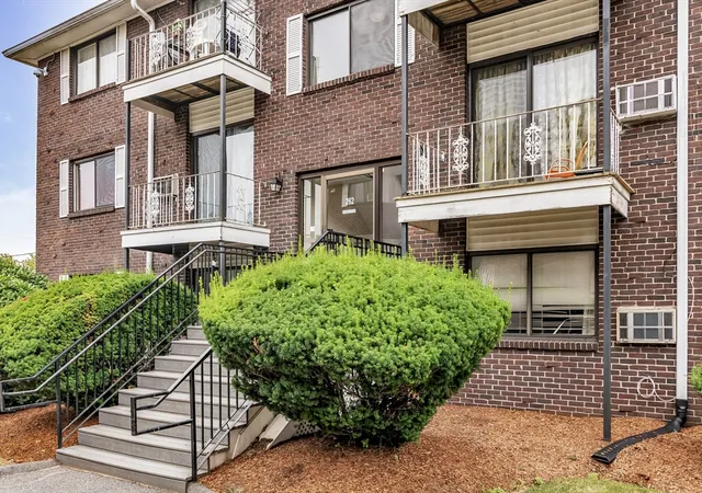 2nd image of 262 E Haverhill St #2, Lawrence, MA 01841 | MLS# 73552673