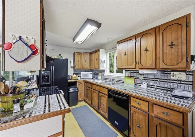 3rd image of 1303 Calkins Rd, Palmer, MA 01069 | MLS# 73550753