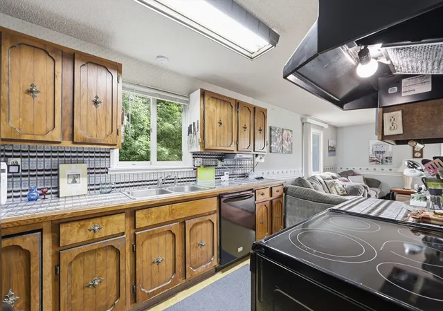 4th image of 1303 Calkins Rd, Palmer, MA 01069 | MLS# 73550753