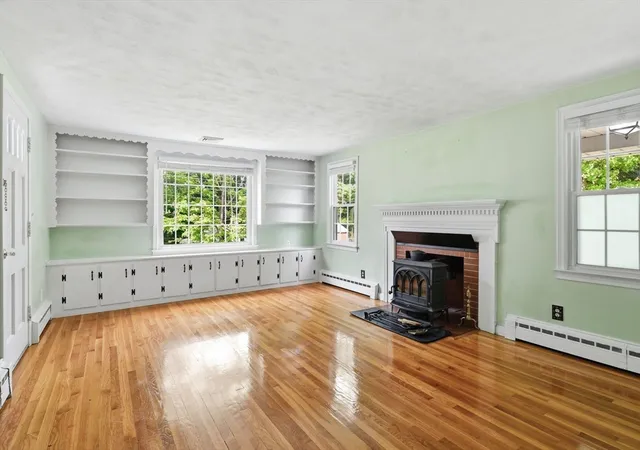 Homes for sale in Agawam, MA | 79 Spencer St, Agawam, MA 01001 | MLS# 73529621