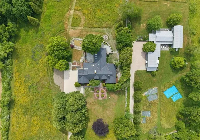 Homes for sale in Tiverton, RI | 683 Neck Road, Tiverton, RI 02878 | MLS# 73549414