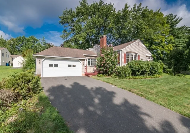 Photo 2 of Sale Pending at 98 Circle Dr, West Springfield, MA 01089 | MLS# 73568562 | Listing updated on 2026-09-01
