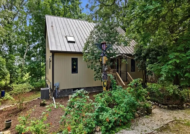 Photo 2 of Single family home for sale at 1746e Drift Rd, Westport, MA 02790 | MLS# 73552203 | Listing updated on 2026-09-09