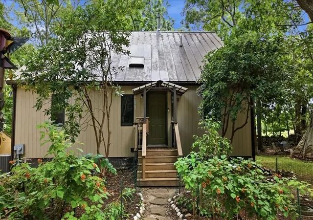 Photo 3 of Single family home for sale at 1746e Drift Rd, Westport, MA 02790 | MLS# 73552203 | Listing updated on 2026-09-09