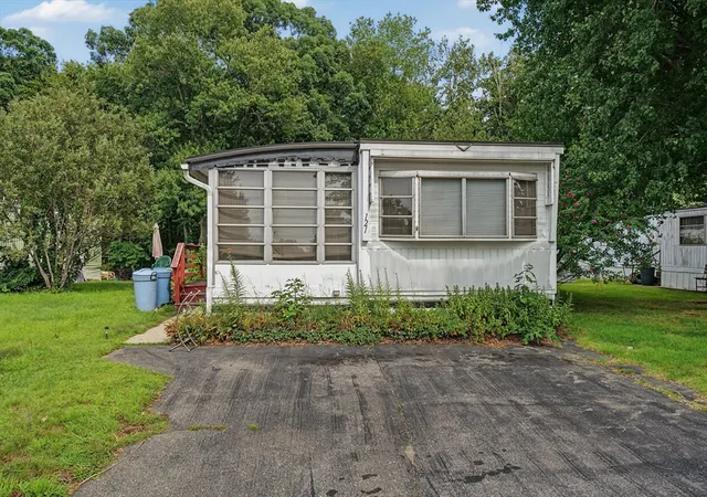 2nd image of 121 Mayflower Ave, Taunton, MA 02780 | MLS# 73563344