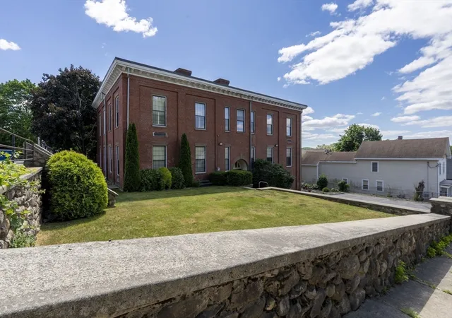 4th image of 40 School Street #4, Haverhill, MA 01832 | MLS# 73537919