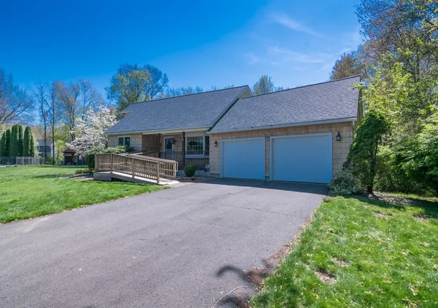 Homes for sale in Wilbraham, MA | 9 Park Dr, Wilbraham, MA 01095 | MLS# 73514728