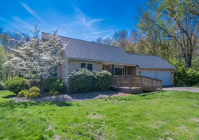 Homes for sale in Wilbraham, MA | 9 Park Dr, Wilbraham, MA 01095 | MLS# 73514728