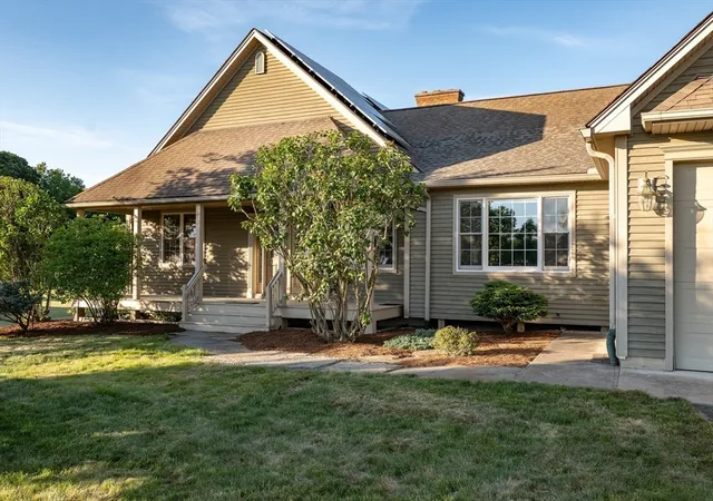 Homes for sale in Easthampton, MA | 11 Fort Hill Rd, Easthampton, MA 01027 | MLS# 73533840