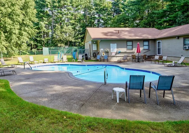 2nd image of 419 Southwick Rd, Westfield, MA 01085