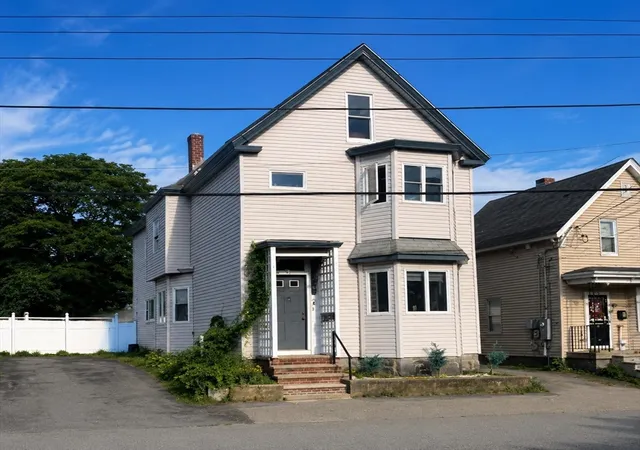 2nd image of 10 Payton St, Lowell, MA 01852 | MLS# 73544638