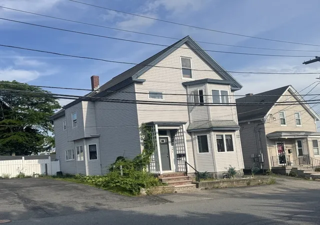 4th image of 10 Payton St, Lowell, MA 01852 | MLS# 73544638