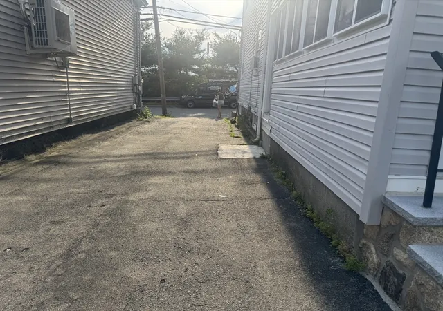 5th image of 10 Payton St, Lowell, MA 01852 | MLS# 73544638