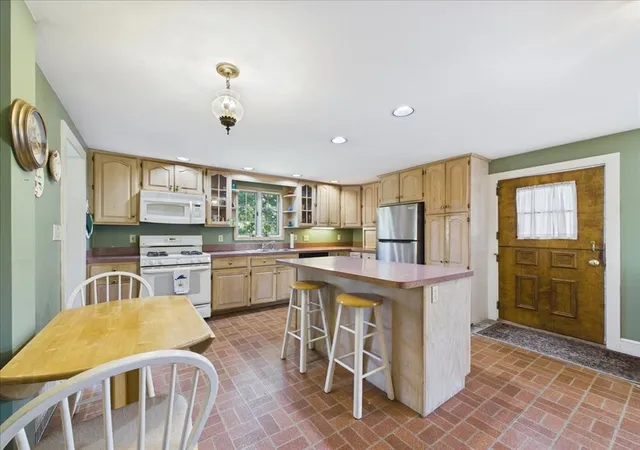 Homes for sale in Holbrook, MA | 627 S Franklin St, Holbrook, MA 02343 | MLS# 73537988