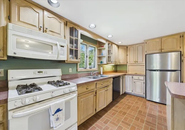 Homes for sale in Holbrook, MA | 627 S Franklin St, Holbrook, MA 02343 | MLS# 73537988