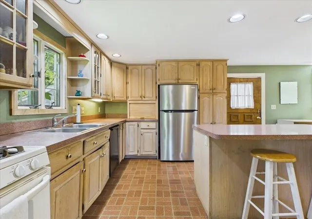 Homes for sale in Holbrook, MA | 627 S Franklin St, Holbrook, MA 02343 | MLS# 73537988