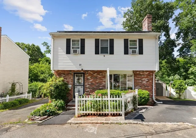 Homes for sale in Malden, MA | 70 Crescent Lane, Malden, MA 02148 | MLS# 73541744