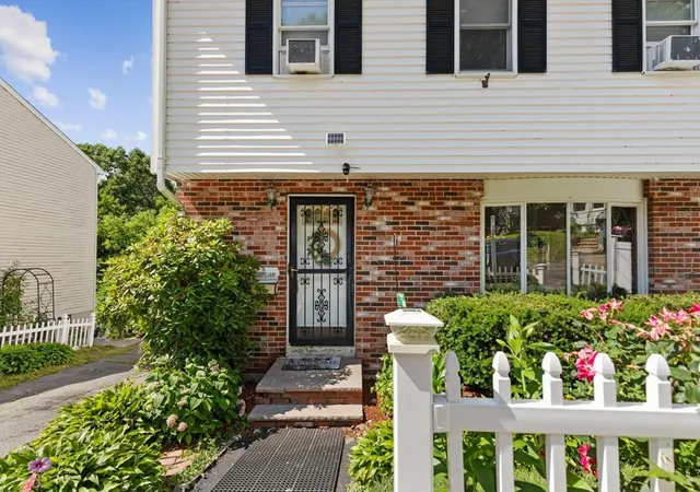 Homes for sale in Malden, MA | 70 Crescent Lane, Malden, MA 02148 | MLS# 73541744