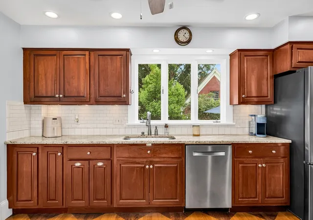 2nd image of 10 Essex St, Amesbury, MA 01913 | MLS# 73549789