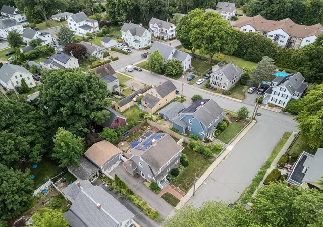 41st image of 10 Essex St, Amesbury, MA 01913 | MLS# 73549789