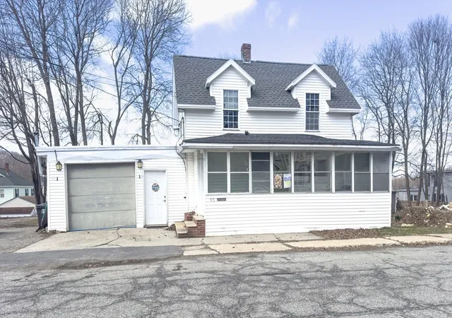Homes for sale in Gardner, MA | 93 Greenwood St, Gardner, MA 01440 | MLS# 73514800