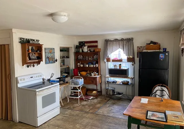 2nd image of 8 10 Highland St, Waltham, MA 02453 | MLS# 73566078