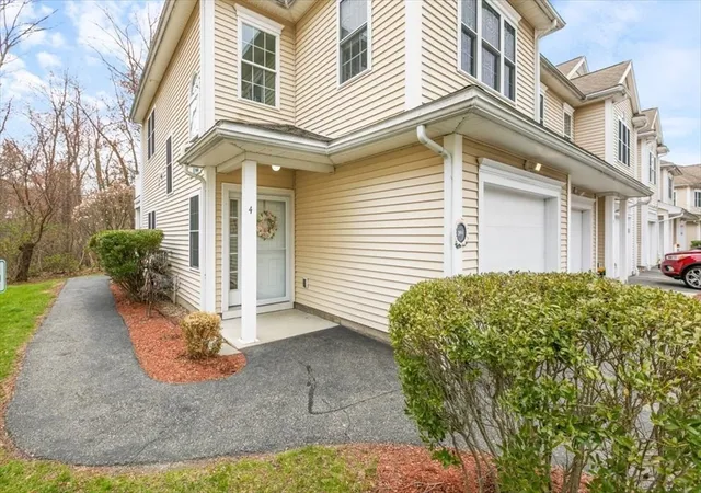 Homes for sale in Reading, MA | 249 Salem Street #4, Reading, MA 01867 | MLS# 73510482