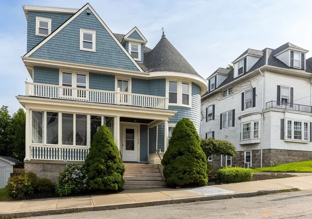 3rd image of 330 Lincoln Ave, Fall River, MA 02720 | MLS# 73554259