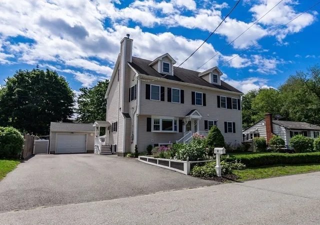 1st image of 4 Heritage Dr, Reading, MA 01867 | MLS# 73558639