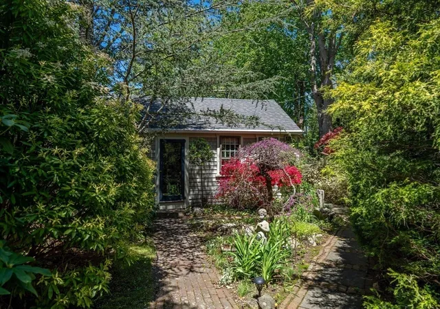 Listing Photo 4 - Condo for sale in building located at 162 Rte 6a, Yarmouth Port, MA 02675