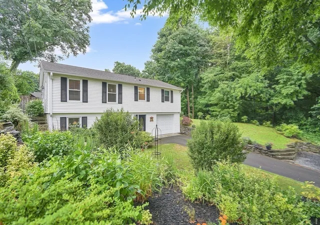 Homes for sale in Longmeadow, MA | 157 Meadow Rd, Longmeadow, MA 01106 | MLS# 73538527