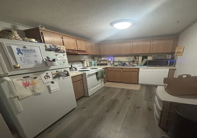 5th image of 100 Park Ter Dr, Stoneham, MA 02180