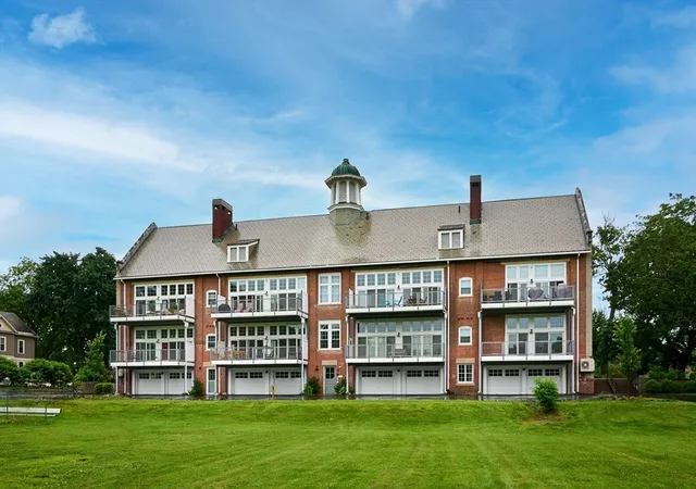 2nd image of 58 Main St, Hatfield, MA 01038