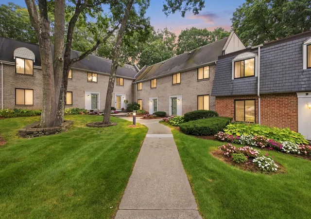 1st image of 95 Commons Dr #107, Shrewsbury, MA 01545 | MLS# 73567861