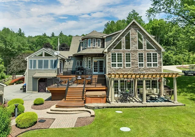 Photo 3 of Single family home for sale at 98 Robinson Rd, Hudson, NH 03051 | MLS# 73554721 | Listing updated on 2026-07-28