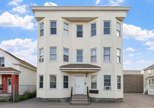 2nd image of 10 Kempton Ct, Lawrence, MA 01841 | MLS# 73530723